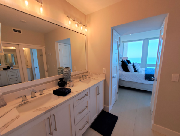 Luxurious Beachfront Condo in Longboat Key Florida - Stunning Gulf Views